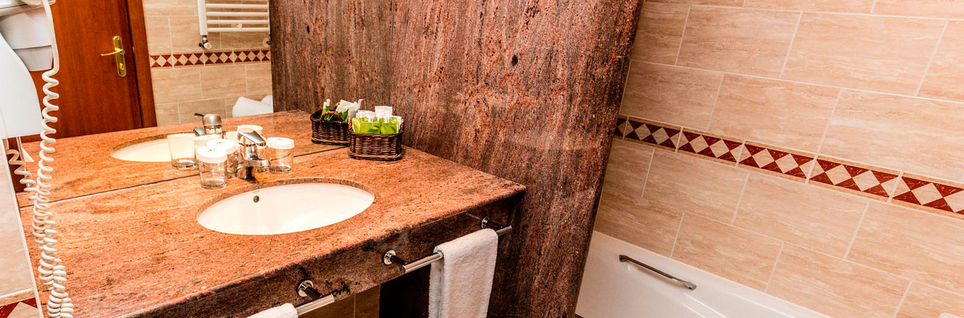 habitación con baño privado