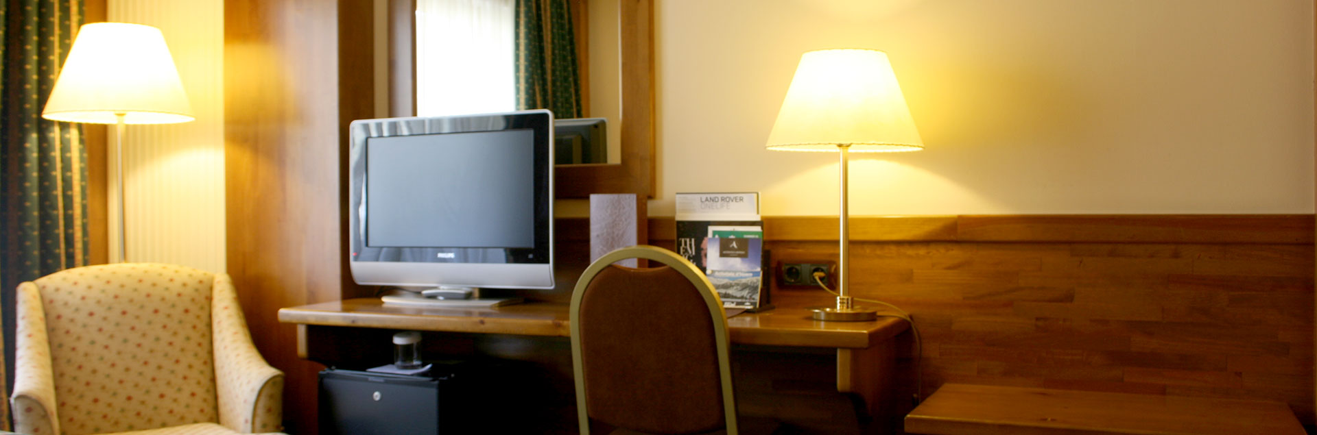 habitación hotel Soldeu con TV satélite
