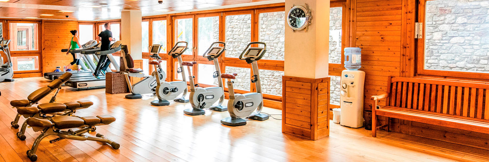 hotel de 4 estrellas con gimnasio incluido